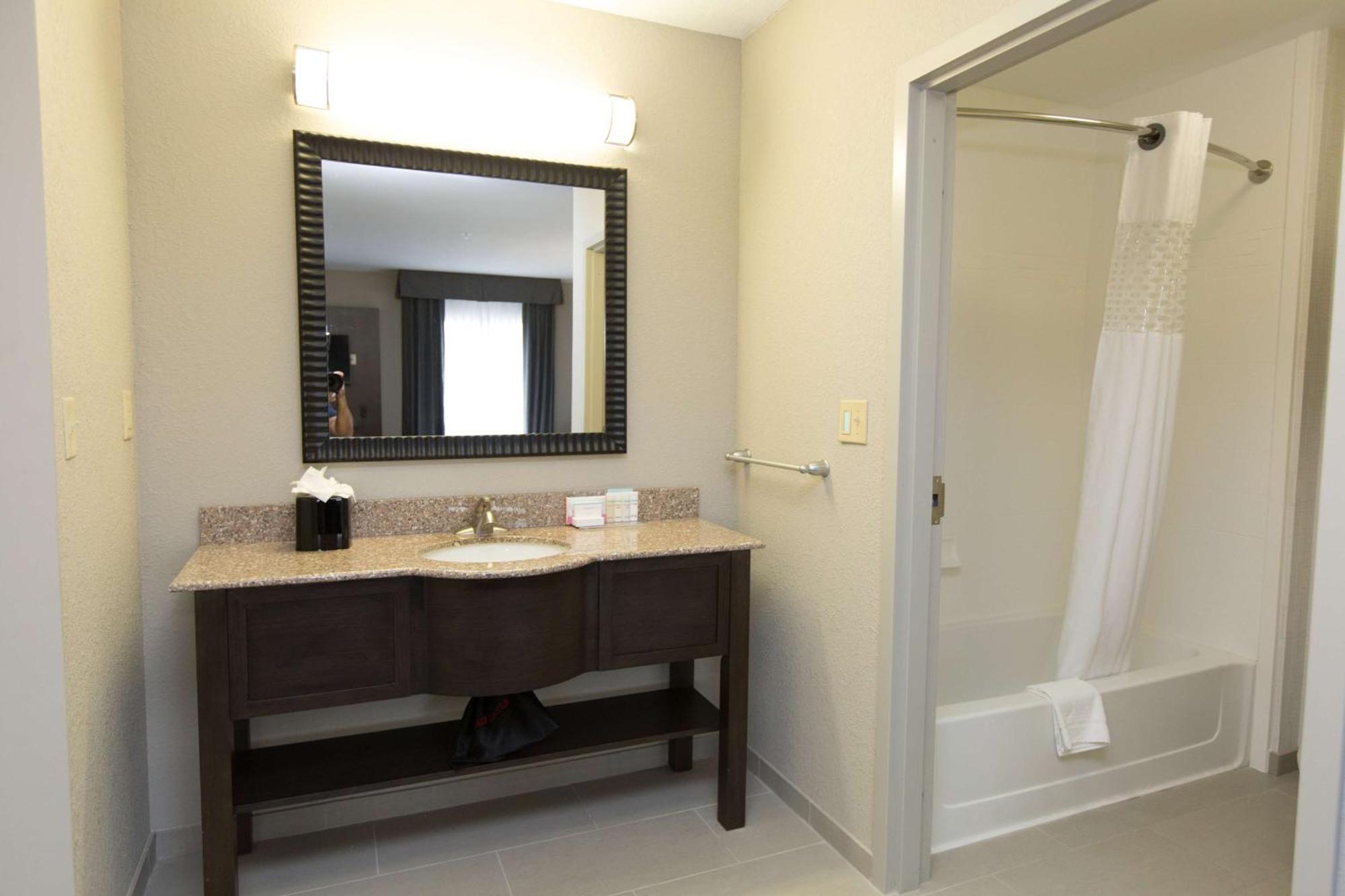 Hampton Inn & Suites Oklahoma City Airport Zewnętrze zdjęcie